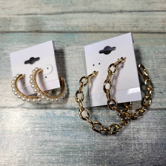 Elegant Gold and Pearl Hoop Earrings Set - Picture 2 of 8